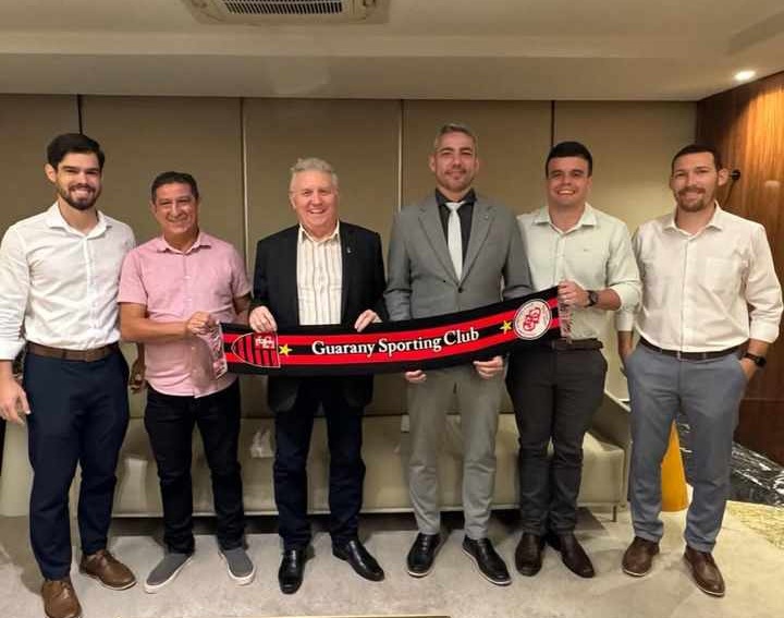 Nova diretoria do Guarany de Sobral se reúne com prefeito