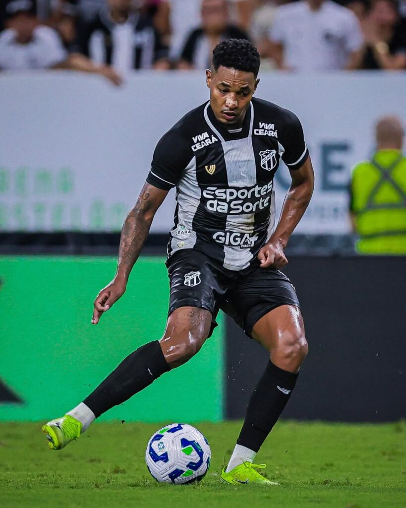 Fernandinho, atacante do Ceará