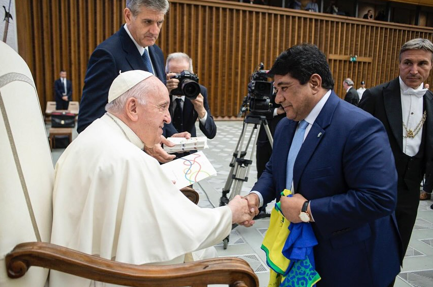 Papa Francisco e Ednaldo Rodrigues, presidente da CBF