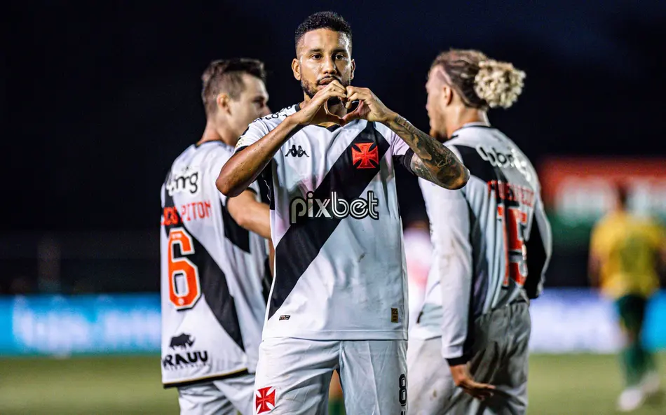 Ceará negocia com Vasco por Jair