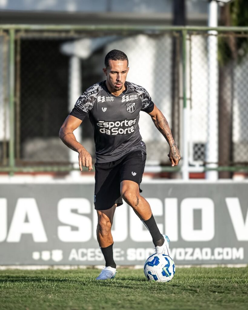 Nicolas, lateral do Ceará