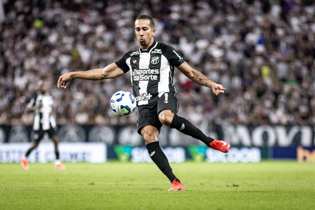 Nicolas, lateral do Ceará