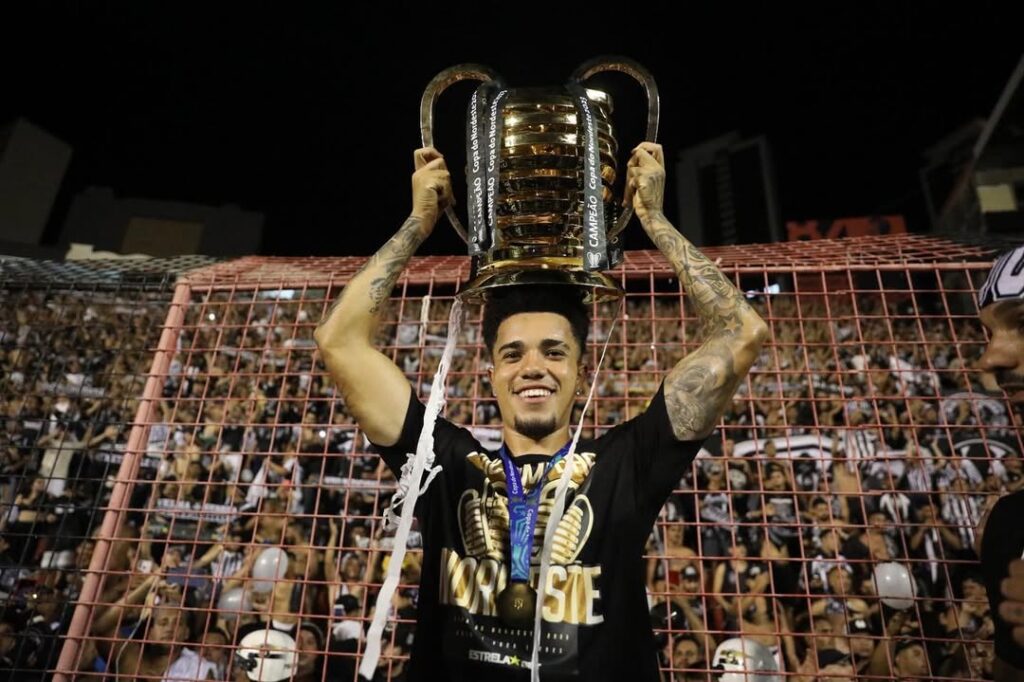 Léo Rafael deixa o Ceará