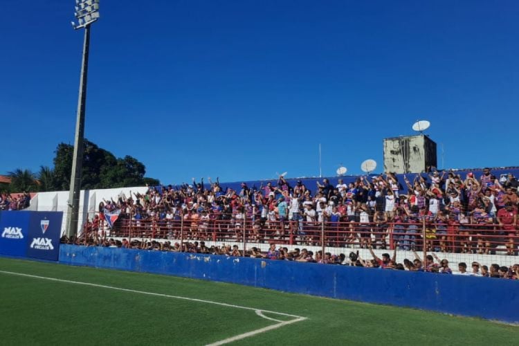 Torcida do Fortaleza no Pici