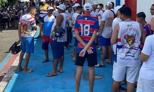 Protesto da torcida do Fortaleza no Pici