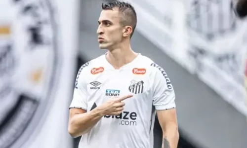 João Schmidt, volante do Santos